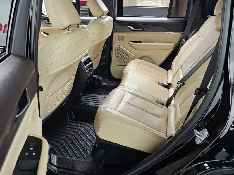 2023 Jeep Grand Cherokee с пробегом 16 750 км