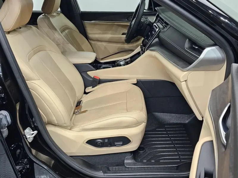 2023 Jeep Grand Cherokee с пробегом 16 750 км