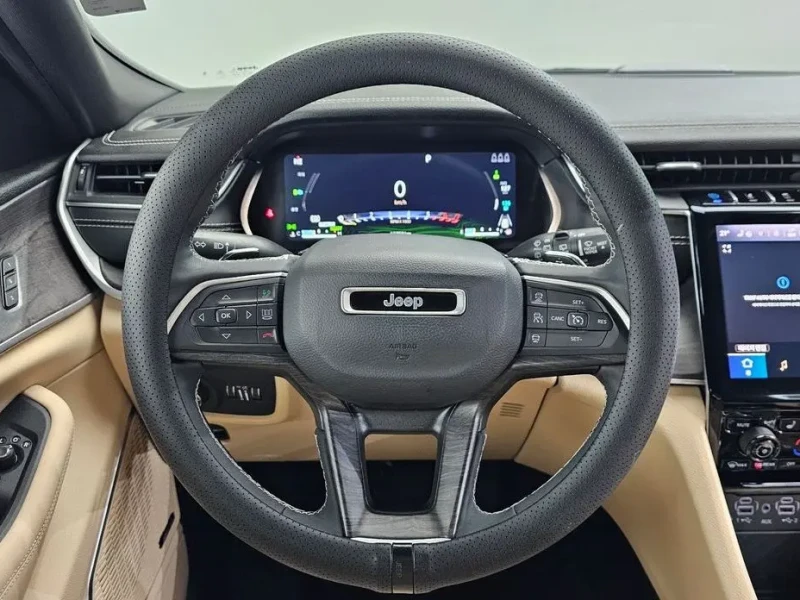 2023 Jeep Grand Cherokee с пробегом 16 750 км