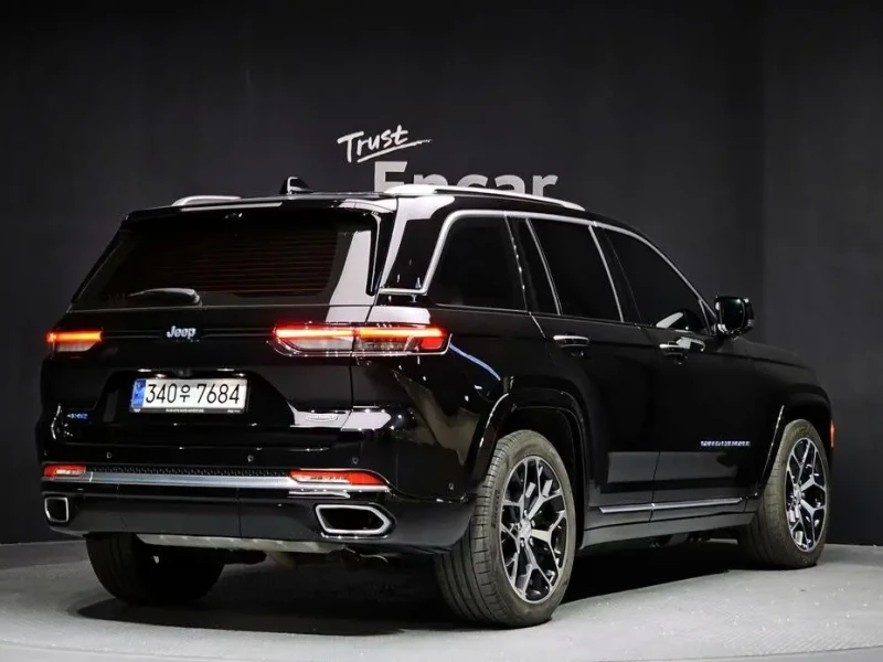 2023 Jeep Grand Cherokee с пробегом 31 933 км