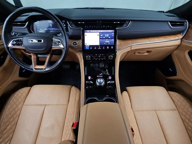 2023 Jeep Grand Cherokee с пробегом 31 933 км