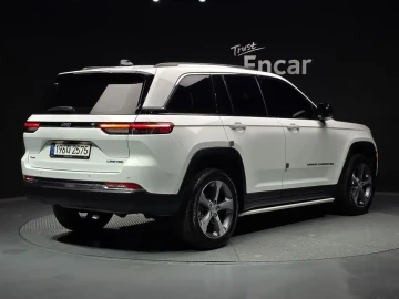 2023 Jeep Grand Cherokee с пробегом 39 244 км