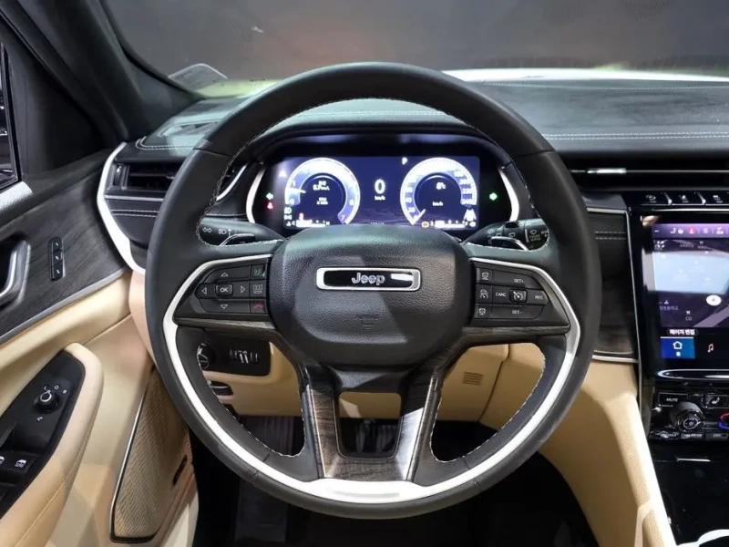 2023 Jeep Grand Cherokee с пробегом 39 244 км