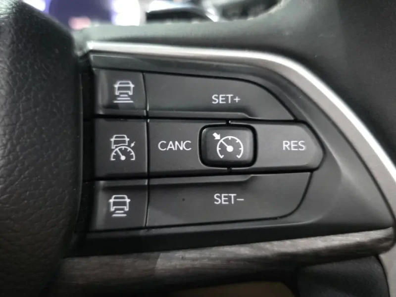 2023 Jeep Grand Cherokee с пробегом 39 244 км