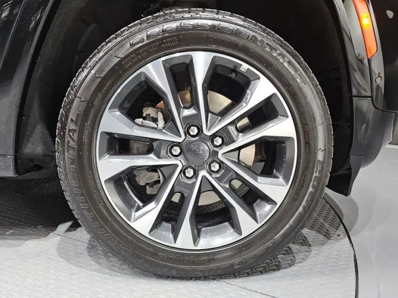 2023 Jeep Grand Cherokee с пробегом 37 019 км