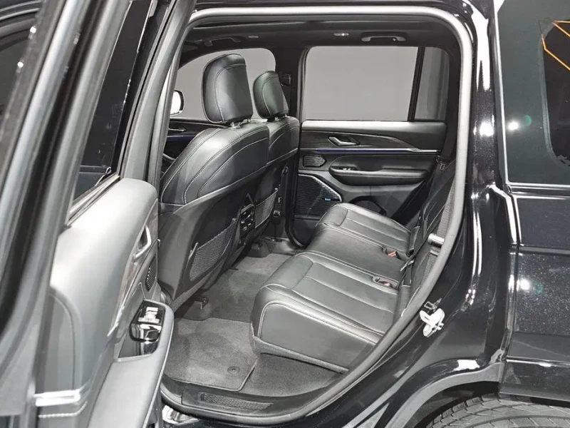 2023 Jeep Grand Cherokee с пробегом 37 019 км