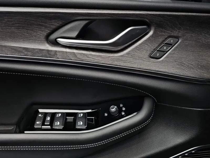 2023 Jeep Grand Cherokee с пробегом 37 019 км