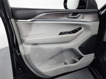 2023 Jeep Grand Cherokee с пробегом 46 517 км