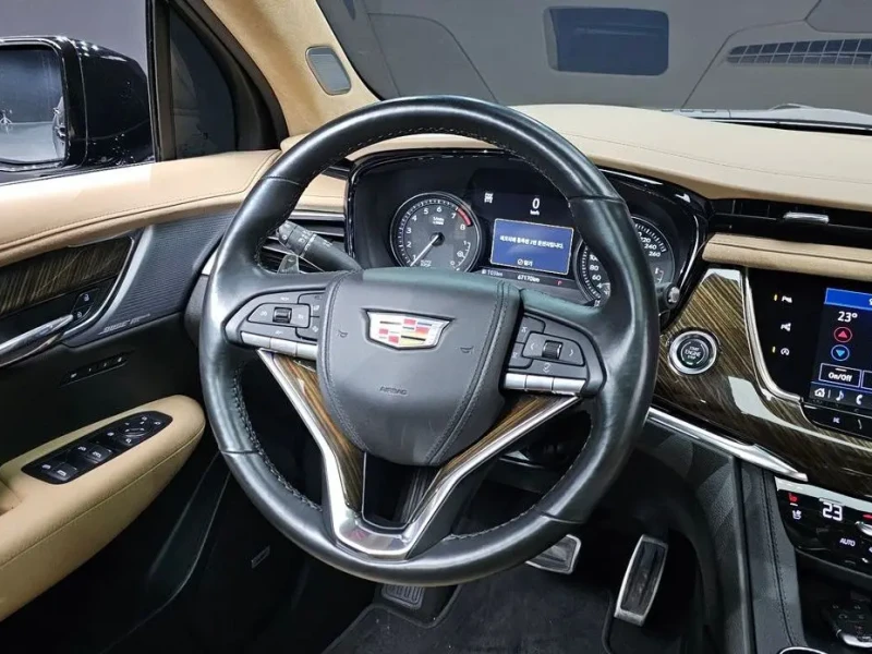 2022 Cadillac XT6 с пробегом 67 170 км