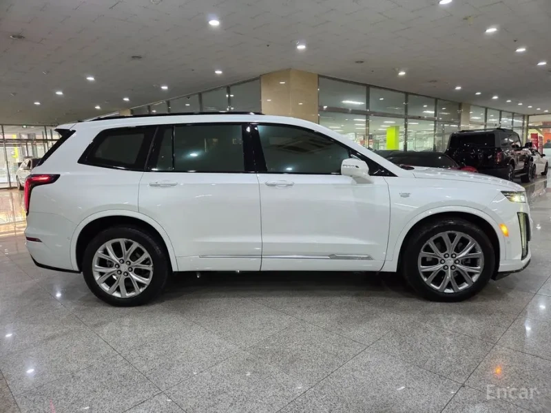 2020 Cadillac XT6 с пробегом 83 809 км