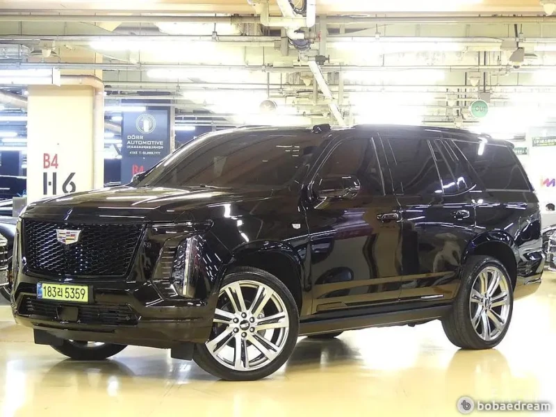 2025 Cadillac Escalade с пробегом 19 000 км