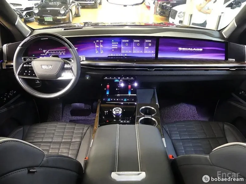 2025 Cadillac Escalade с пробегом 19 000 км