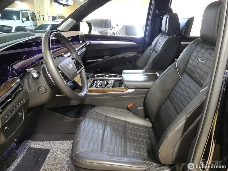2025 Cadillac Escalade с пробегом 19 000 км