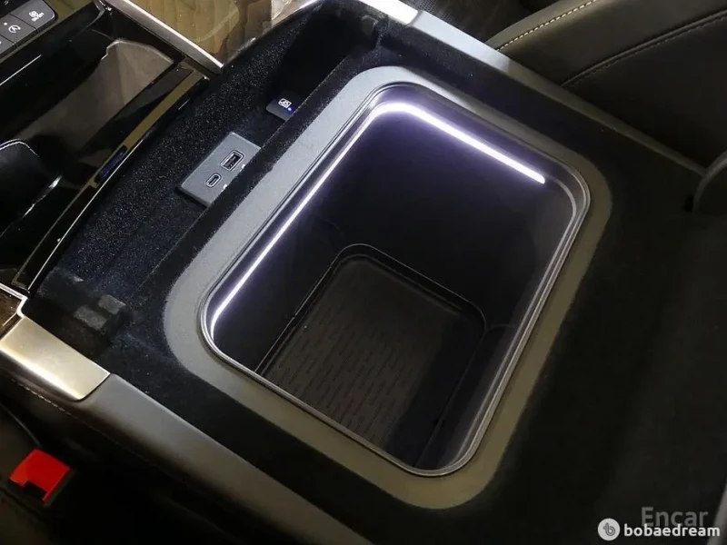 2025 Cadillac Escalade с пробегом 19 000 км