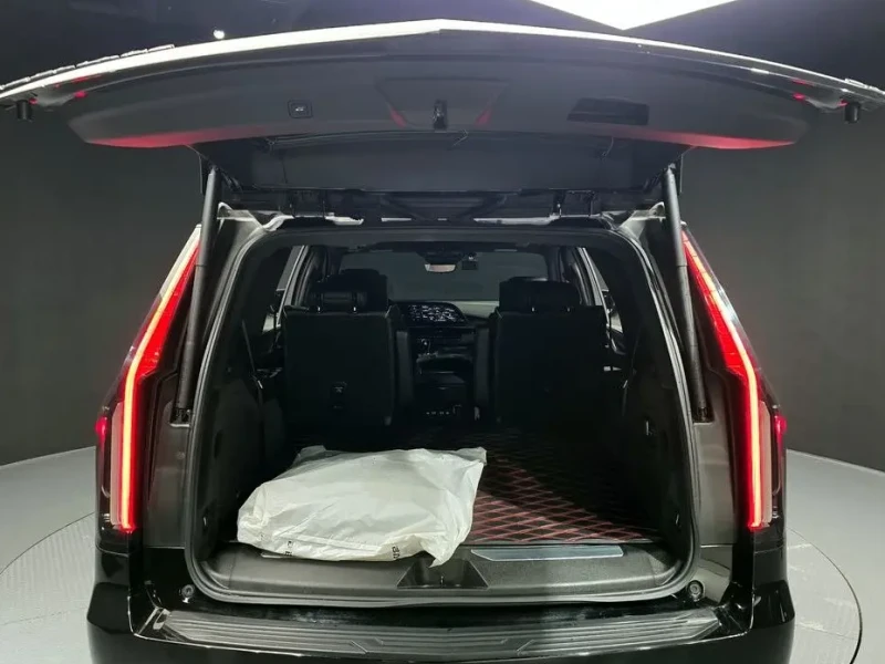 2022 Cadillac Escalade с пробегом 56 277 км