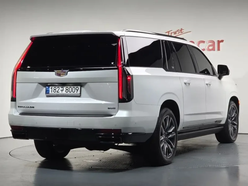 2023 Cadillac Escalade с пробегом 26 531 км