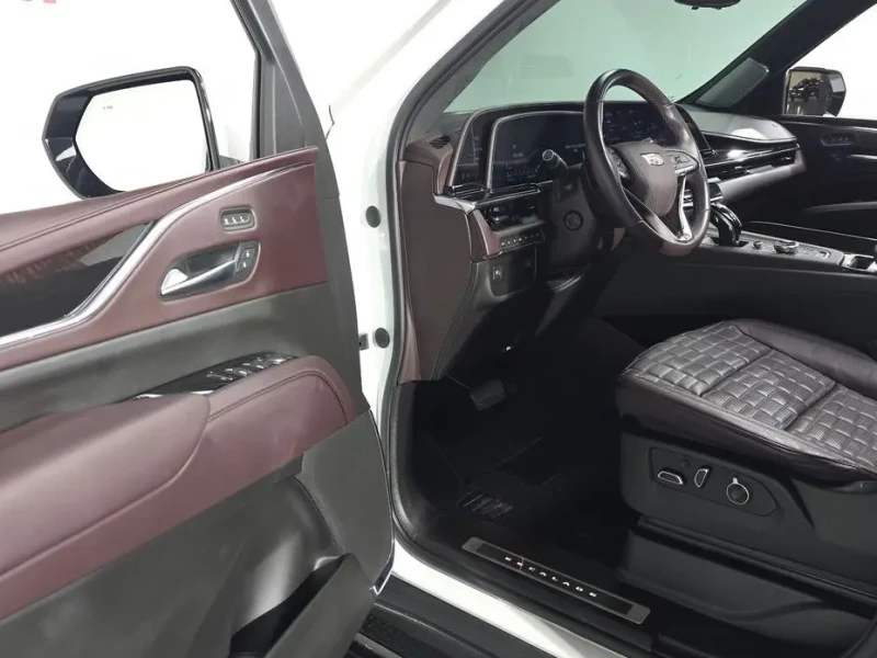 2023 Cadillac Escalade с пробегом 26 531 км