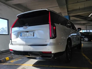 2023 Cadillac Escalade с пробегом 17 657 км