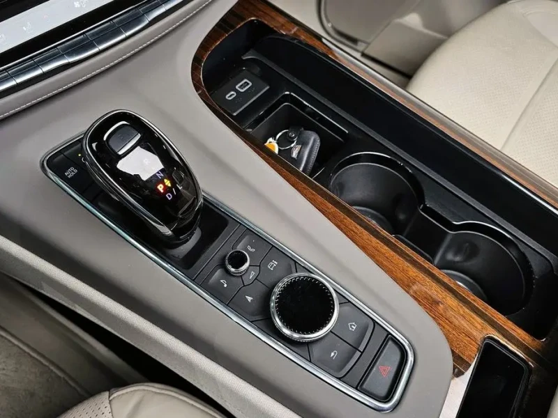 2023 Cadillac Escalade с пробегом 17 657 км
