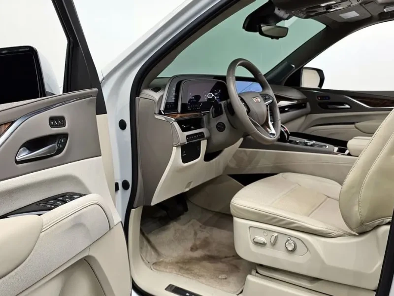 2023 Cadillac Escalade с пробегом 17 657 км