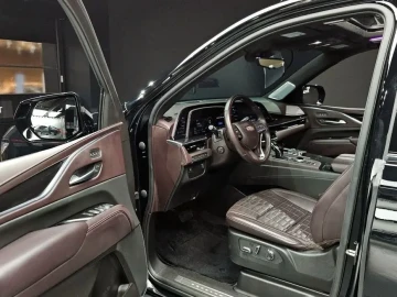 2023 Cadillac Escalade с пробегом 38 323 км