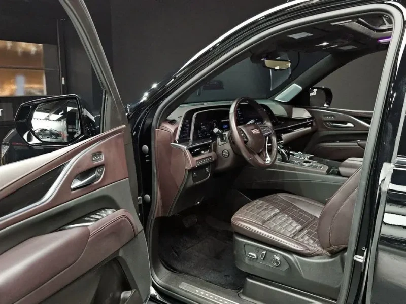 2023 Cadillac Escalade с пробегом 38 323 км