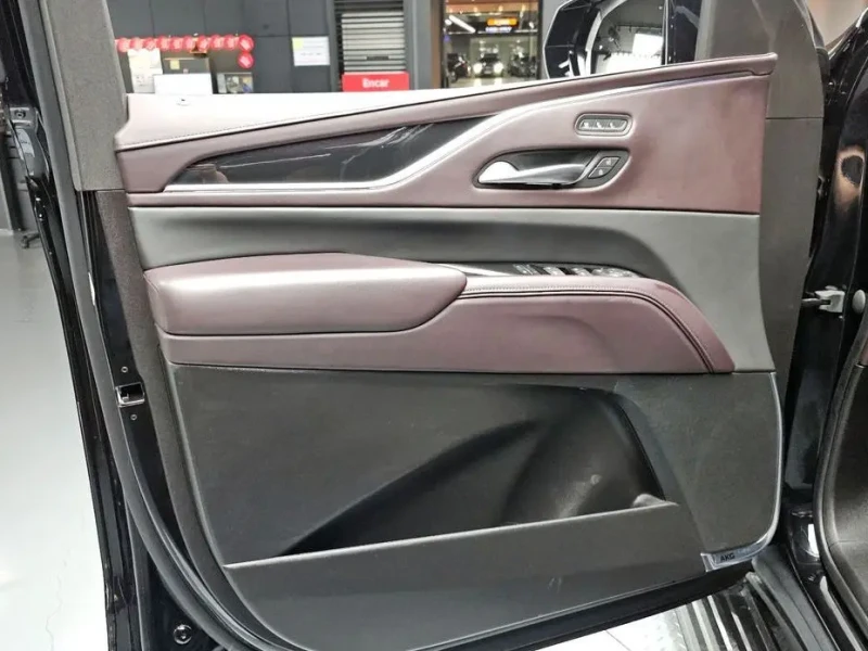 2023 Cadillac Escalade с пробегом 38 323 км