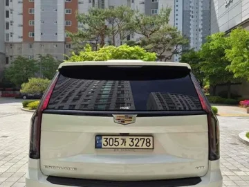 2023 Cadillac Escalade с пробегом 25 446 км