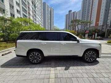 2023 Cadillac Escalade с пробегом 25 446 км