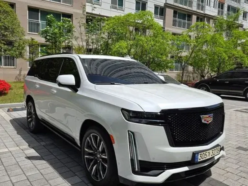 2023 Cadillac Escalade с пробегом 25 446 км