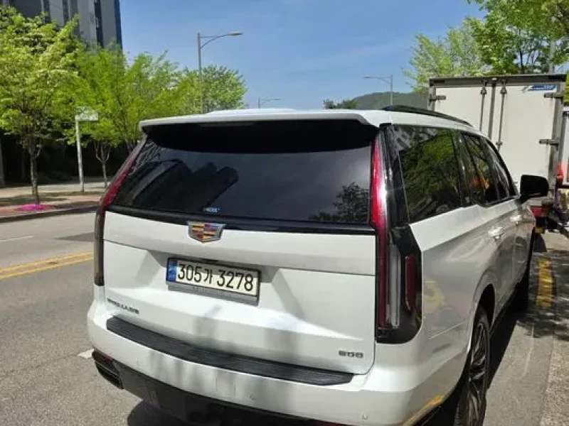 2023 Cadillac Escalade с пробегом 25 446 км
