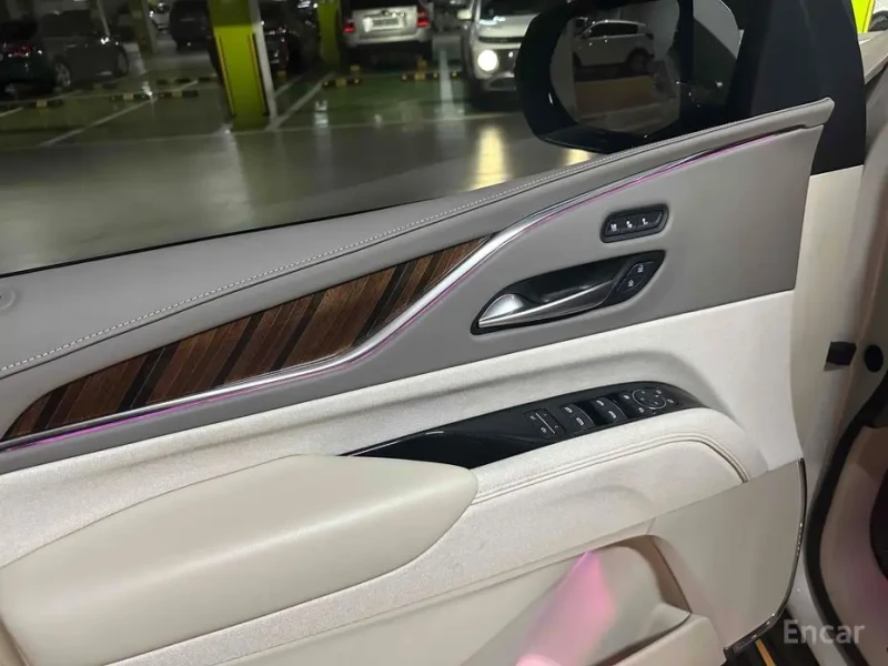 2023 Cadillac Escalade с пробегом 25 446 км
