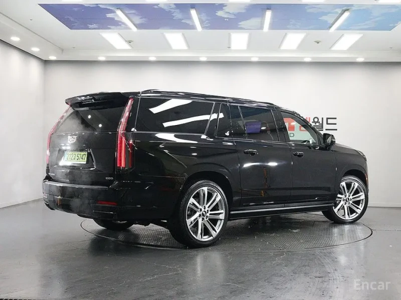 2025 Cadillac Escalade с пробегом 1 580 км