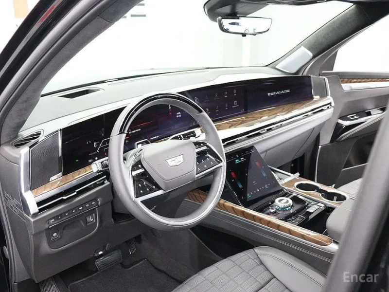 2025 Cadillac Escalade с пробегом 1 580 км