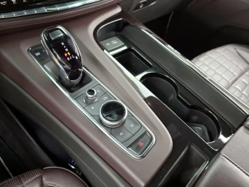 2023 Cadillac Escalade с пробегом 65 875 км