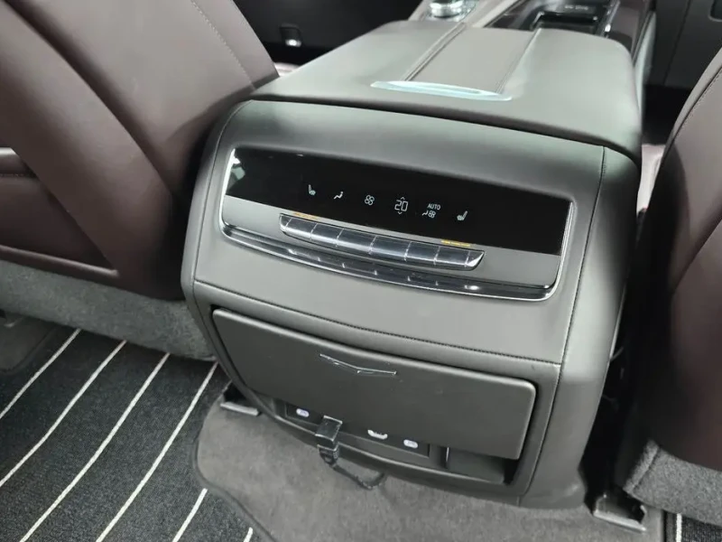 2023 Cadillac Escalade с пробегом 65 875 км