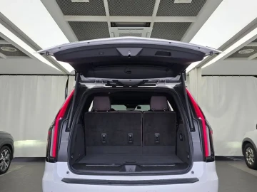 2023 Cadillac Escalade с пробегом 65 875 км