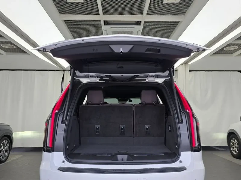 2023 Cadillac Escalade с пробегом 65 875 км