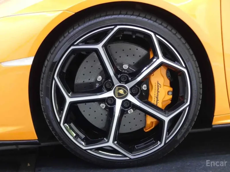 2023 Lamborghini Huracán с пробегом 3 920 км