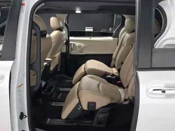 2023 Toyota Sienna с пробегом 41 447 км