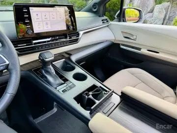 2022 Toyota Sienna с пробегом 17 995 км