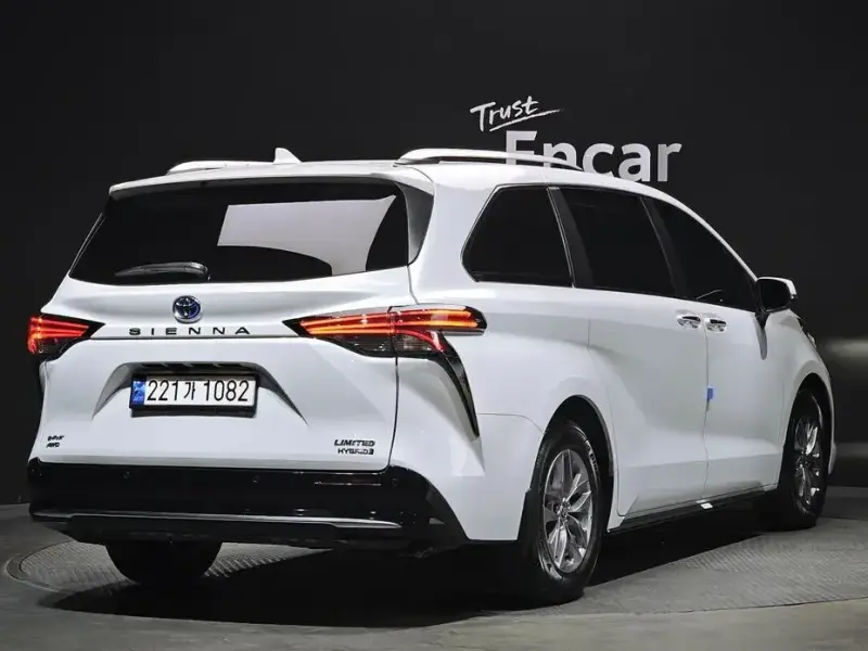 2023 Toyota Sienna с пробегом 31 712 км