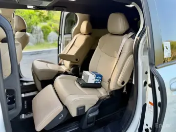 2022 Toyota Sienna с пробегом 17 995 км