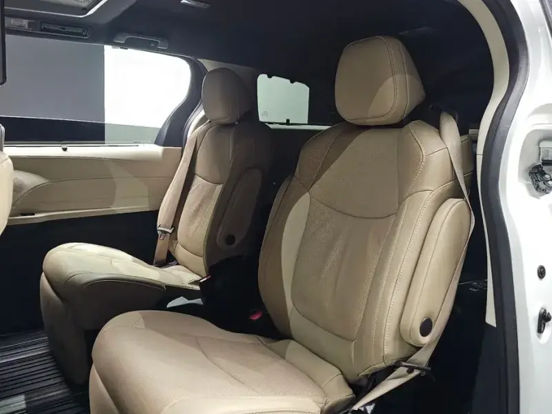 2023 Toyota Sienna с пробегом 31 712 км