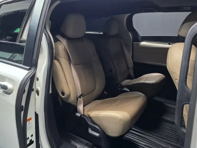 2021 Toyota Sienna с пробегом 246 165 км