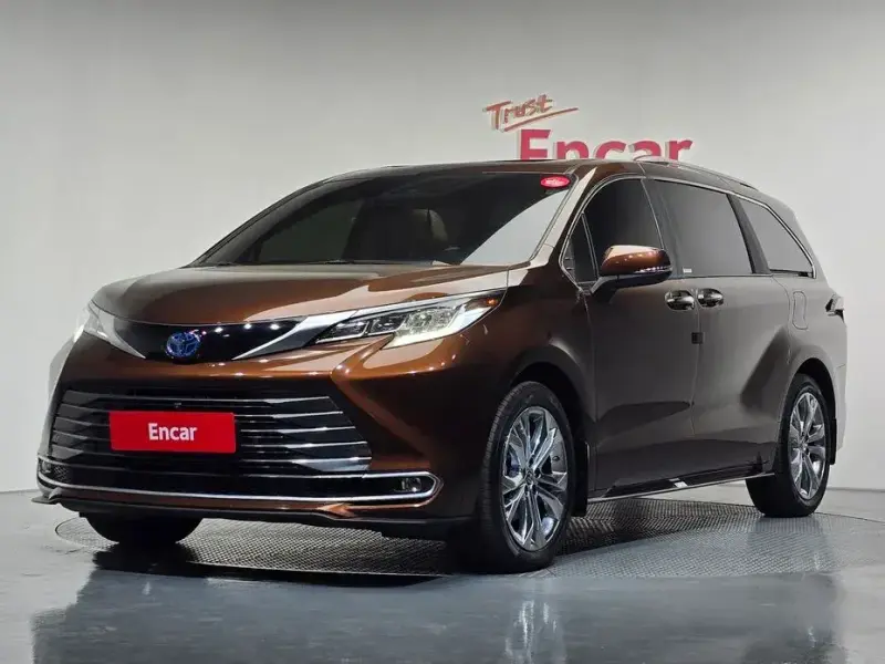 2023 Toyota Sienna с пробегом 58 636 км