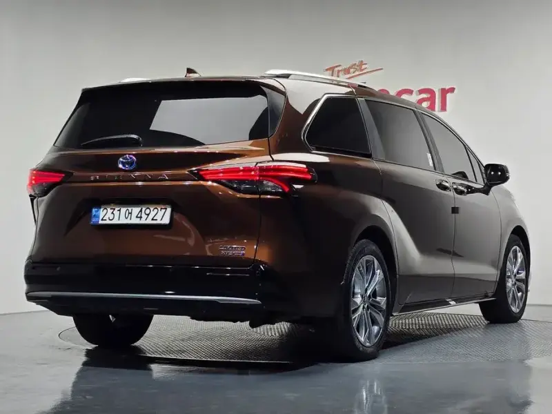 2023 Toyota Sienna с пробегом 58 636 км