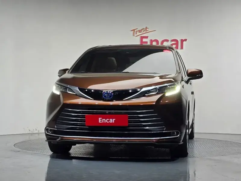 2023 Toyota Sienna с пробегом 58 636 км