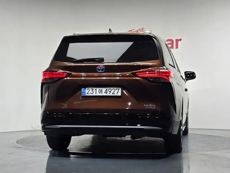 2023 Toyota Sienna с пробегом 58 636 км