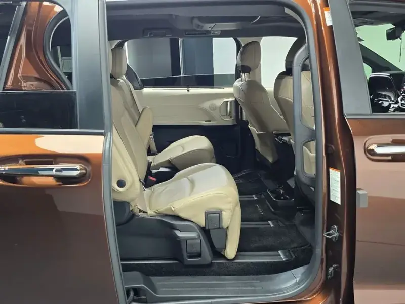 2023 Toyota Sienna с пробегом 58 636 км